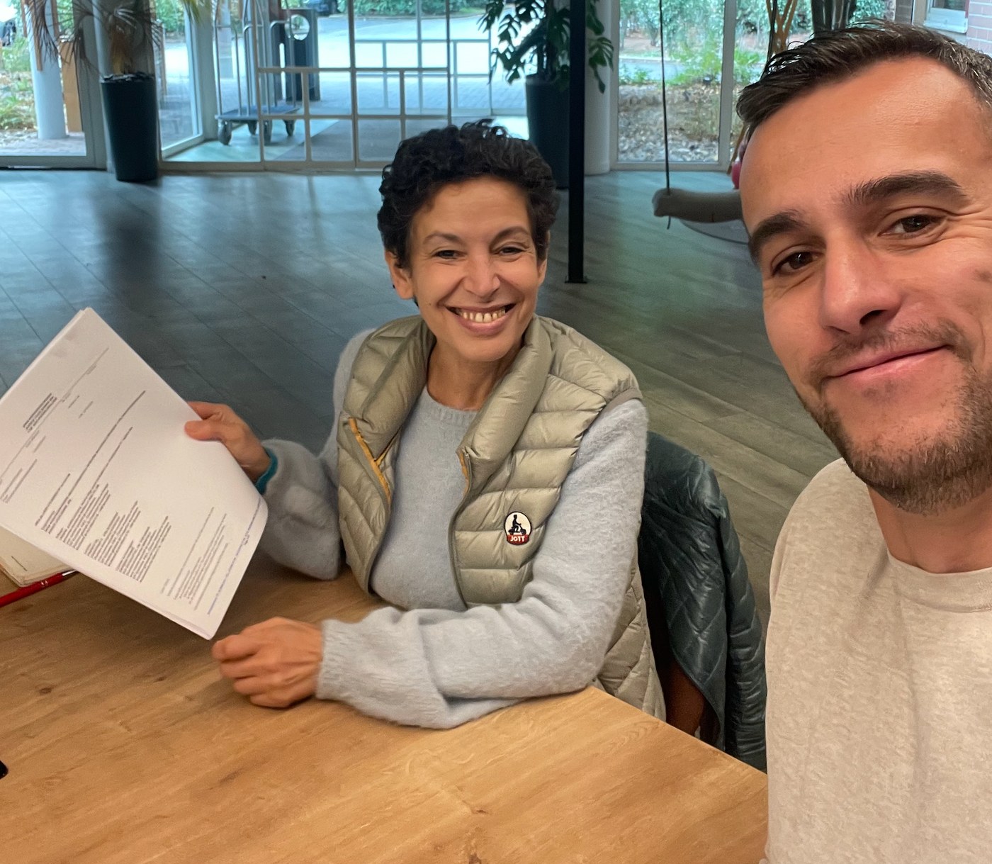 Mina et Arnaud Nicolas lors de la concrétisation de son projet immobilier